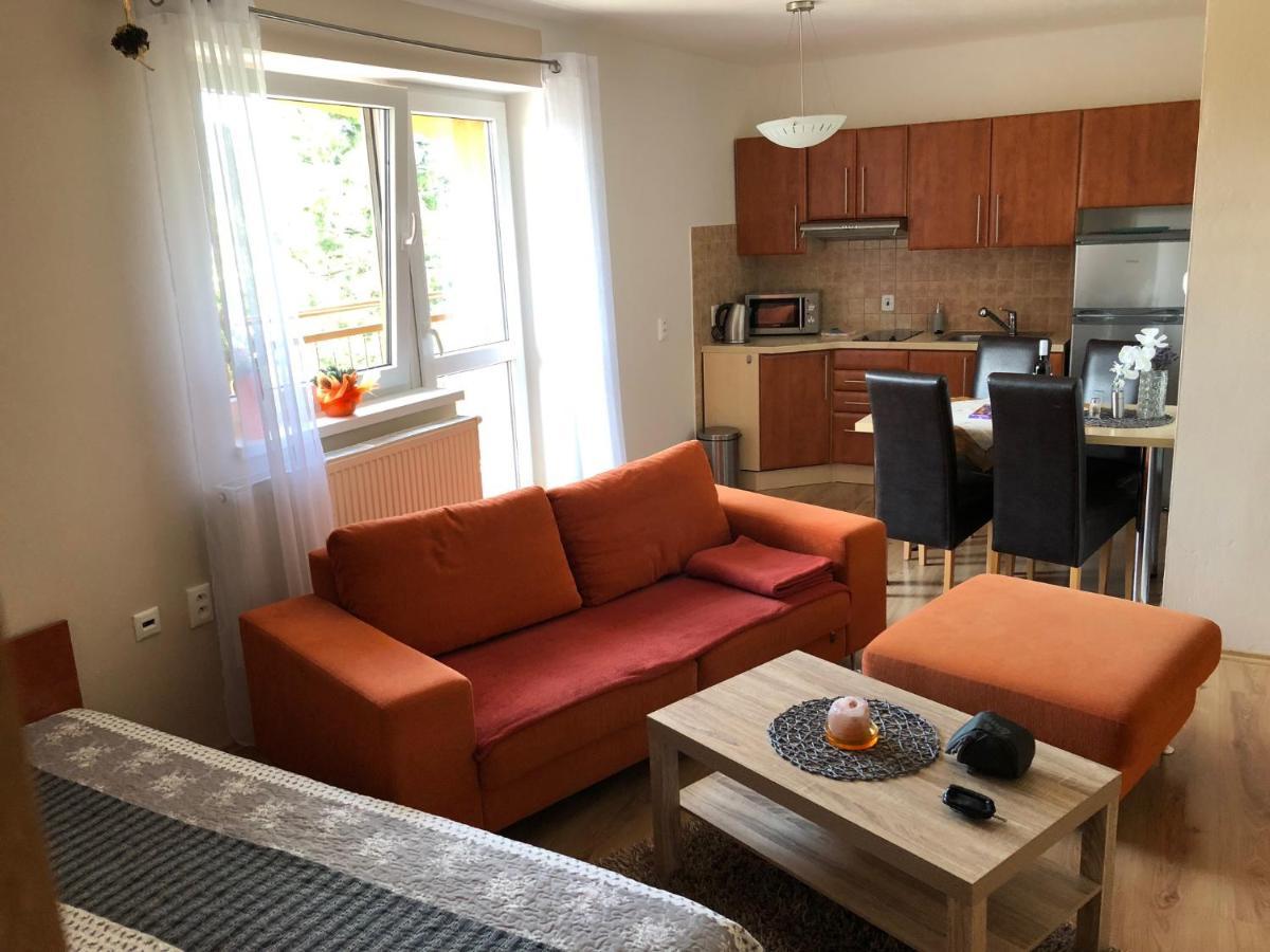 Beska Appartement Bešeňová Buitenkant foto