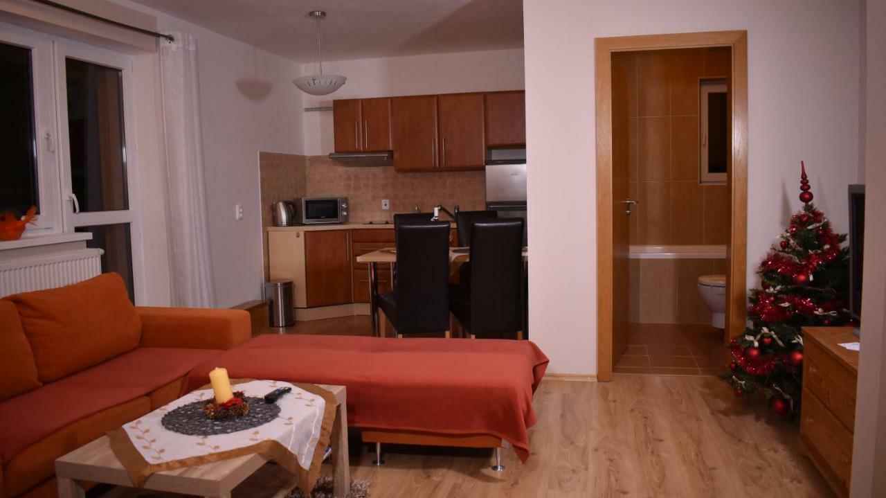 Beska Appartement Bešeňová Buitenkant foto